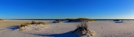 As we travel eastwards the beaches are getting whiter and whiter. The roads along the coast are quite simply stunning. Pensacola Beach, FL, USA